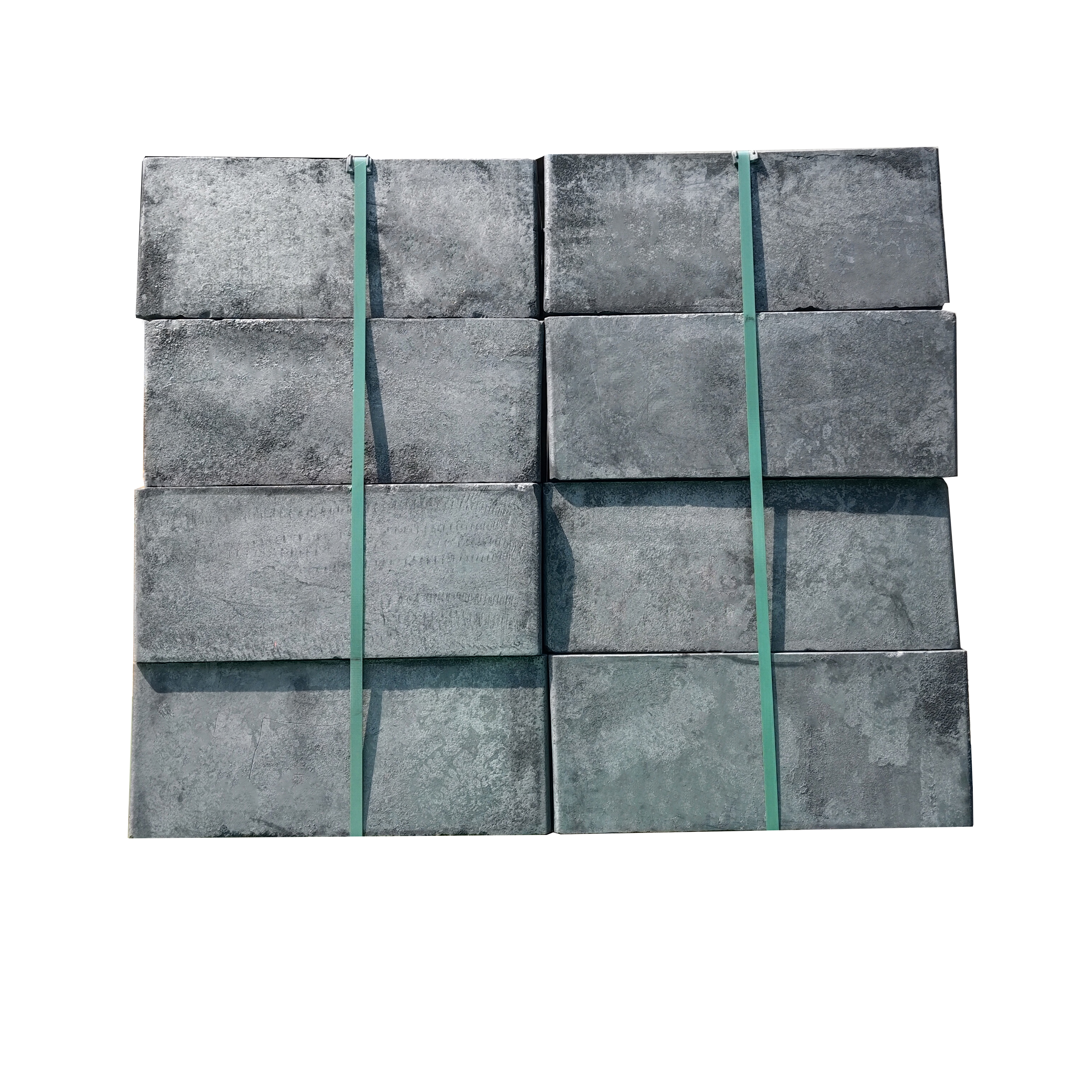 Blocos de grafite de gr&atilde;o m&eacute;dio fixados com cintas verdes para remessa de exporta&ccedil;&atilde;o, blocos moldados por vibra&ccedil;&atilde;o embalados em paletes de madeira fumigada para entrega internacional